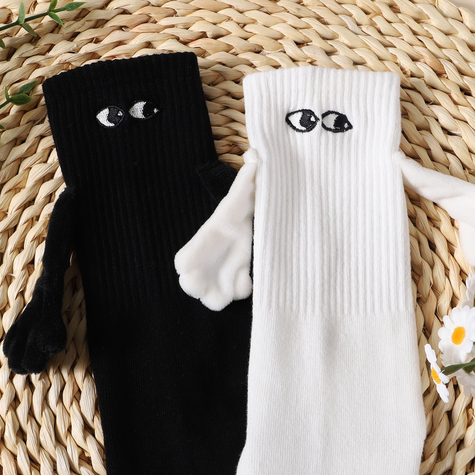 Men's And Women's Fashion Simple Magnet Socks